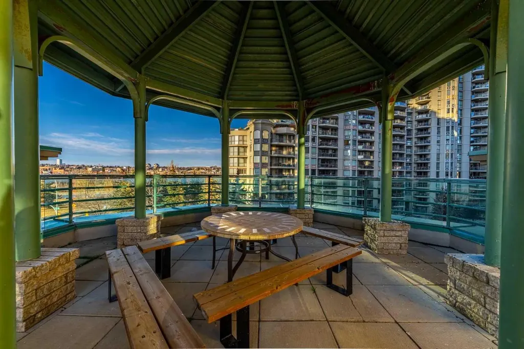 1121 6 Avenue SW Calgary AB T2P 5J4