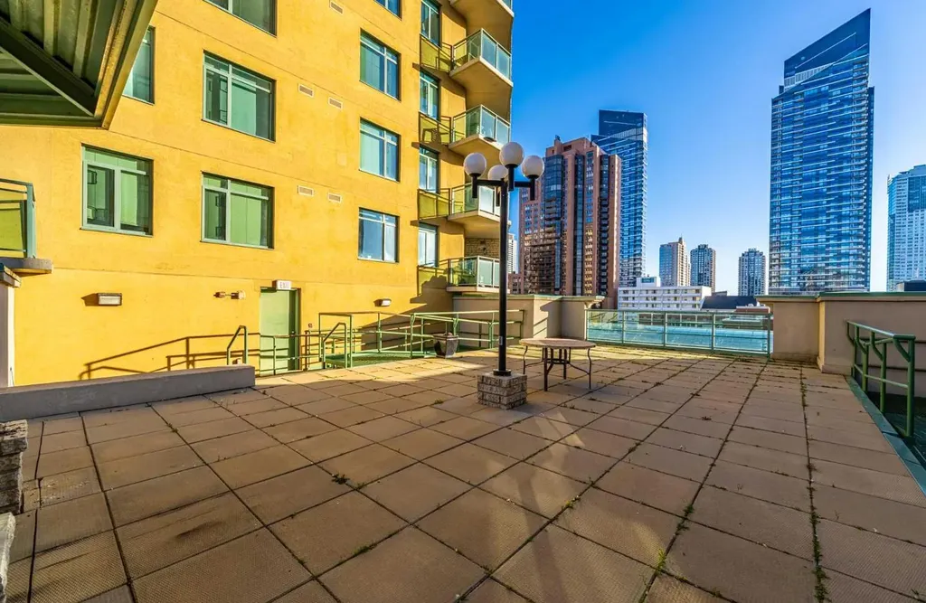 1121 6 Avenue SW Calgary AB T2P 5J4