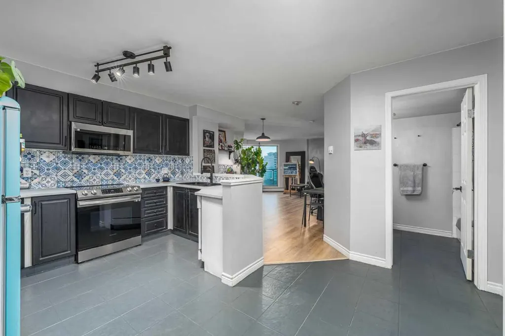 1121 6 Avenue SW Calgary AB T2P 5J4