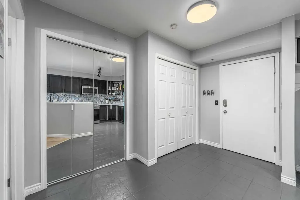 1121 6 Avenue SW Calgary AB T2P 5J4