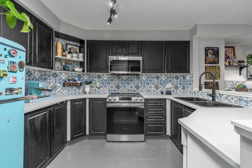 1121 6 Avenue SW Calgary AB T2P 5J4