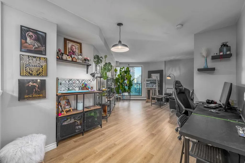 1121 6 Avenue SW Calgary AB T2P 5J4
