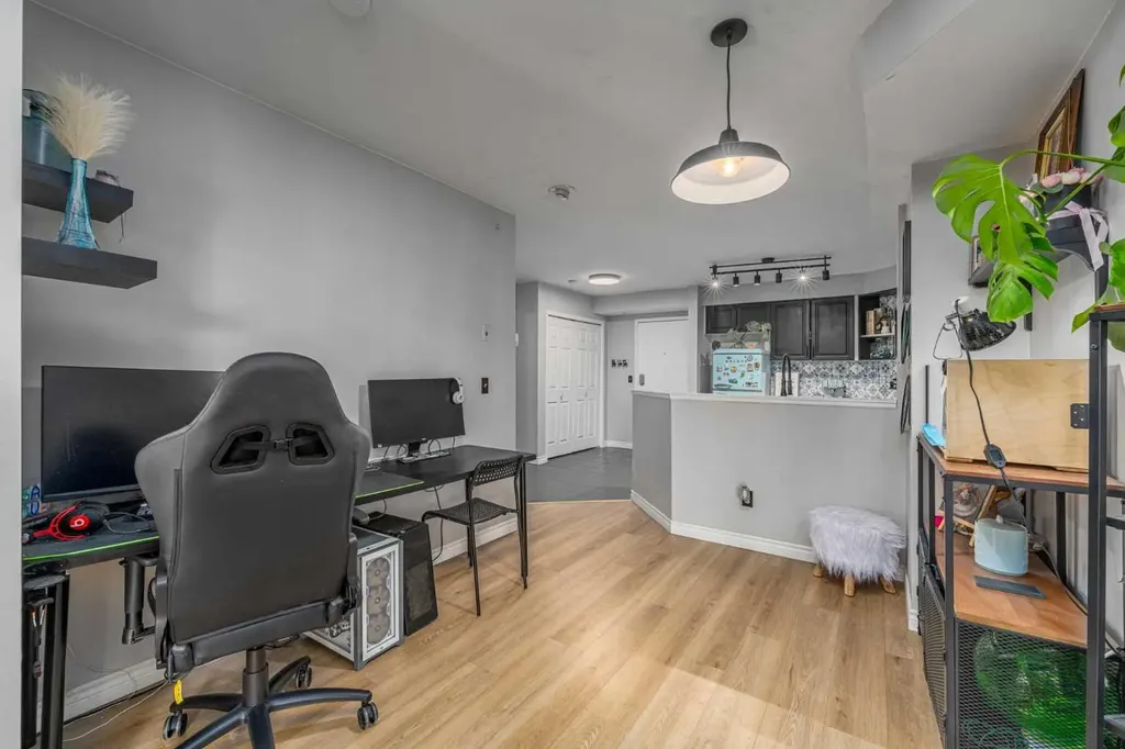 1121 6 Avenue SW Calgary AB T2P 5J4