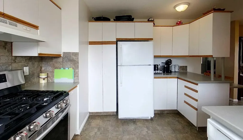4347 9th Avenue Edson AB T7E 1B4