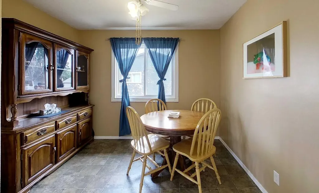 4347 9th Avenue Edson AB T7E 1B4