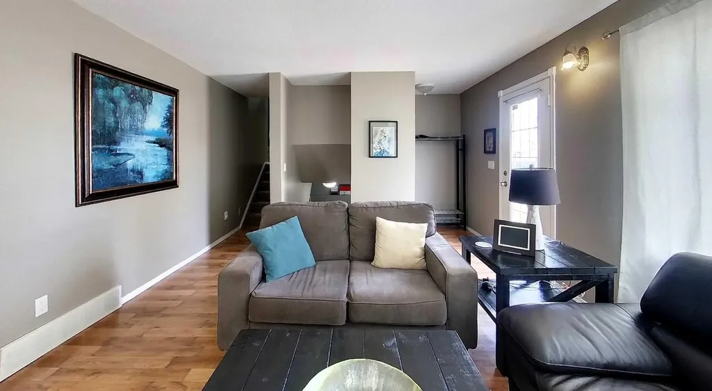 4347 9th Avenue Edson AB T7E 1B4