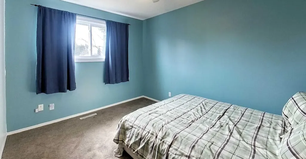 4347 9th Avenue Edson AB T7E 1B4