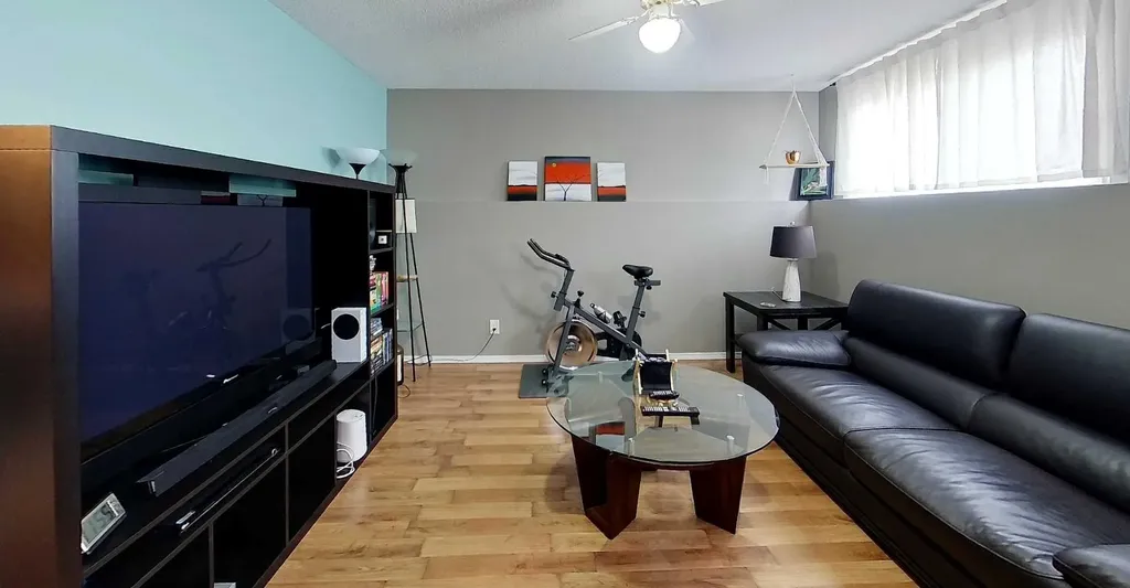 4347 9th Avenue Edson AB T7E 1B4