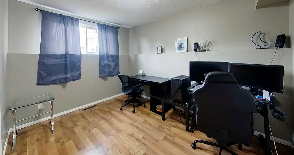 4347 9th Avenue Edson AB T7E 1B4