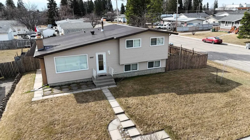4347 9th Avenue Edson AB T7E 1B4