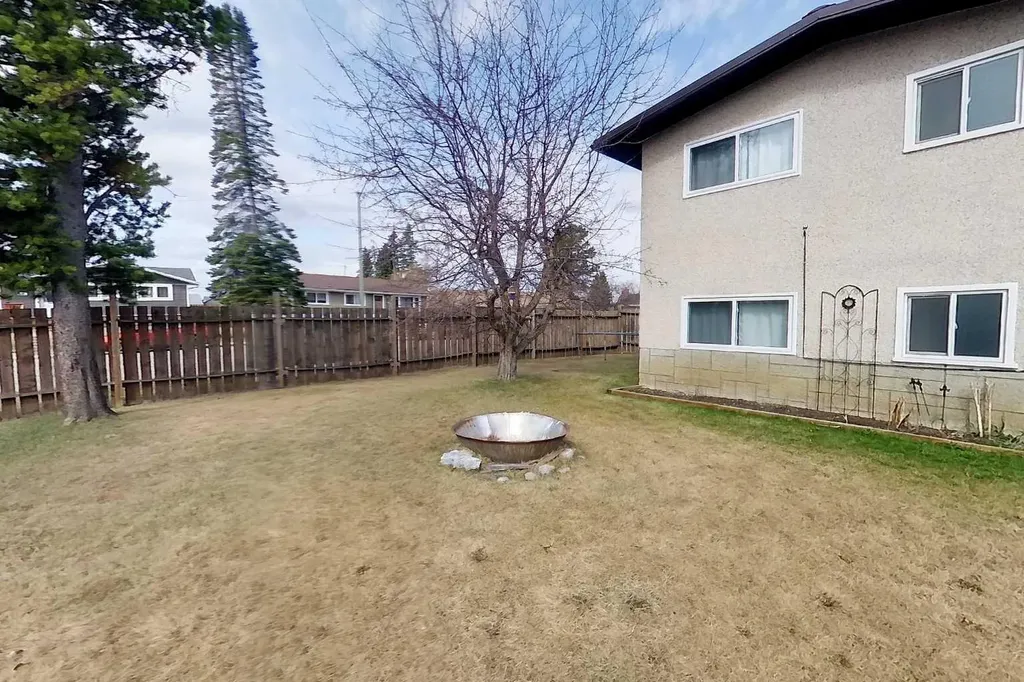 4347 9th Avenue Edson AB T7E 1B4