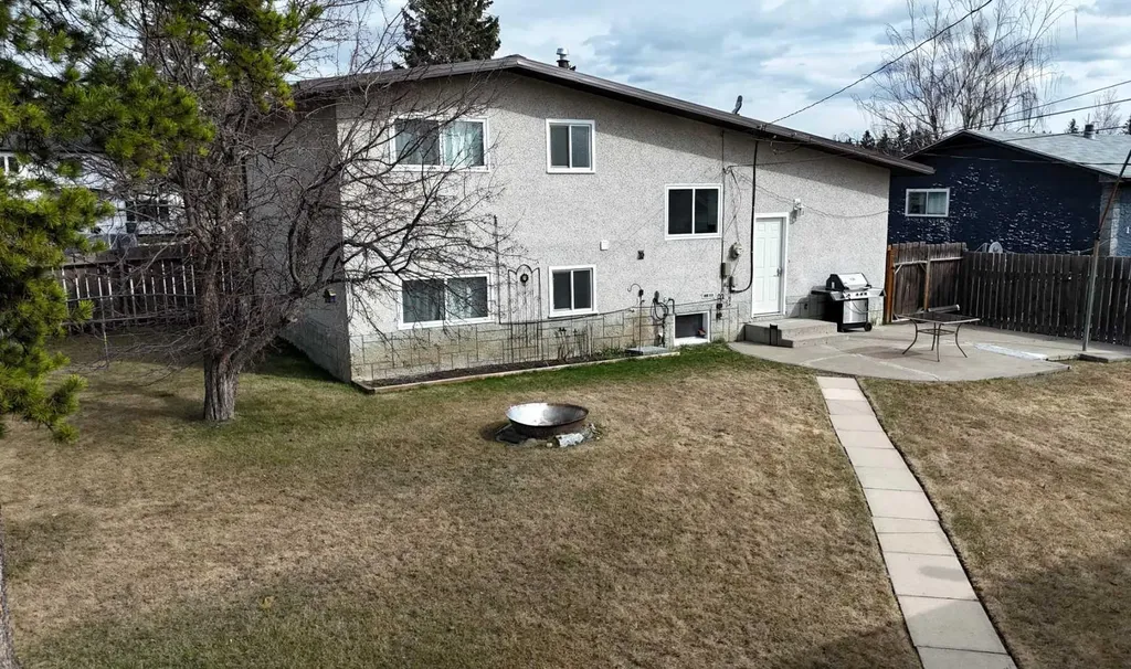 4347 9th Avenue Edson AB T7E 1B4