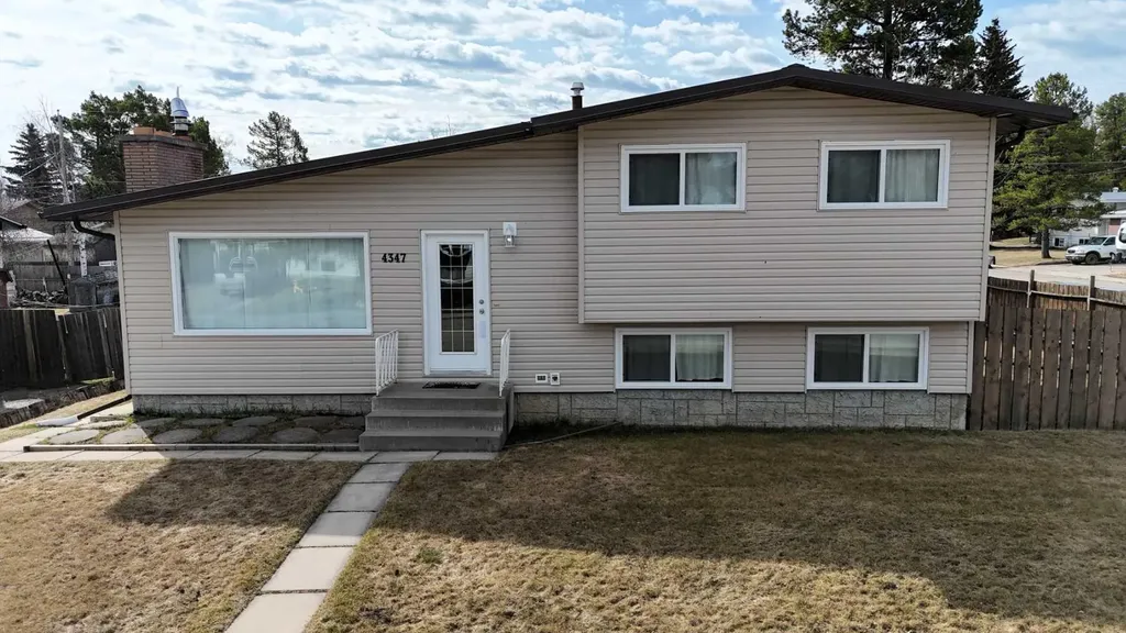 4347 9th Avenue Edson AB T7E 1B4