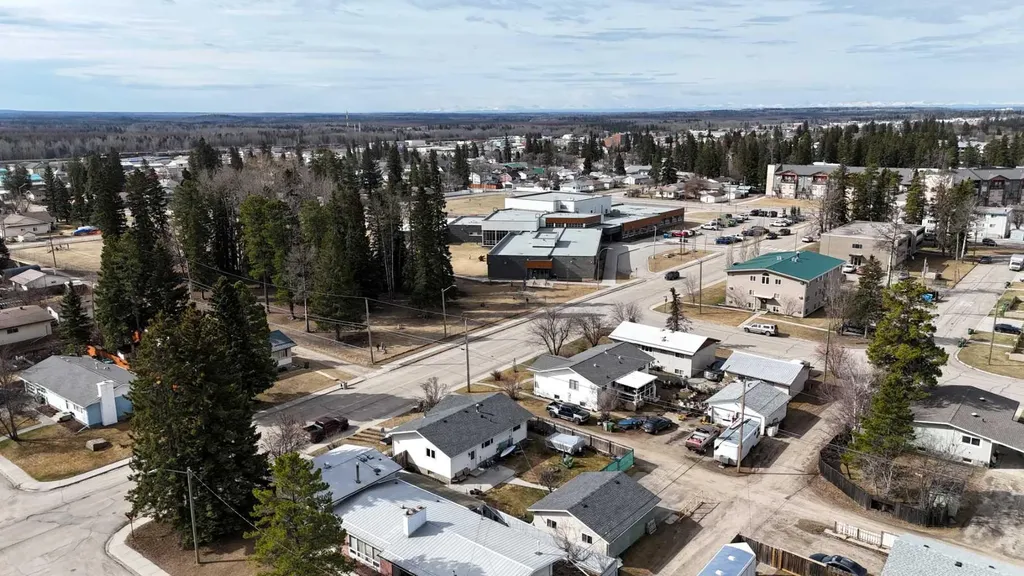 4347 9th Avenue Edson AB T7E 1B4