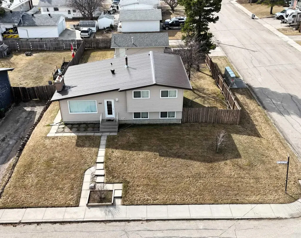 4347 9th Avenue Edson AB T7E 1B4