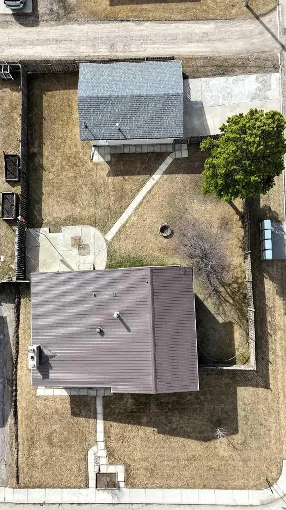 4347 9th Avenue Edson AB T7E 1B4