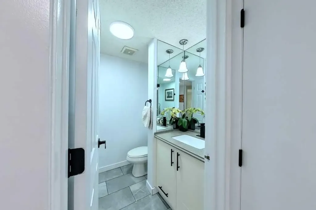3131 63 Avenue SW Calgary AB T3E 6N4