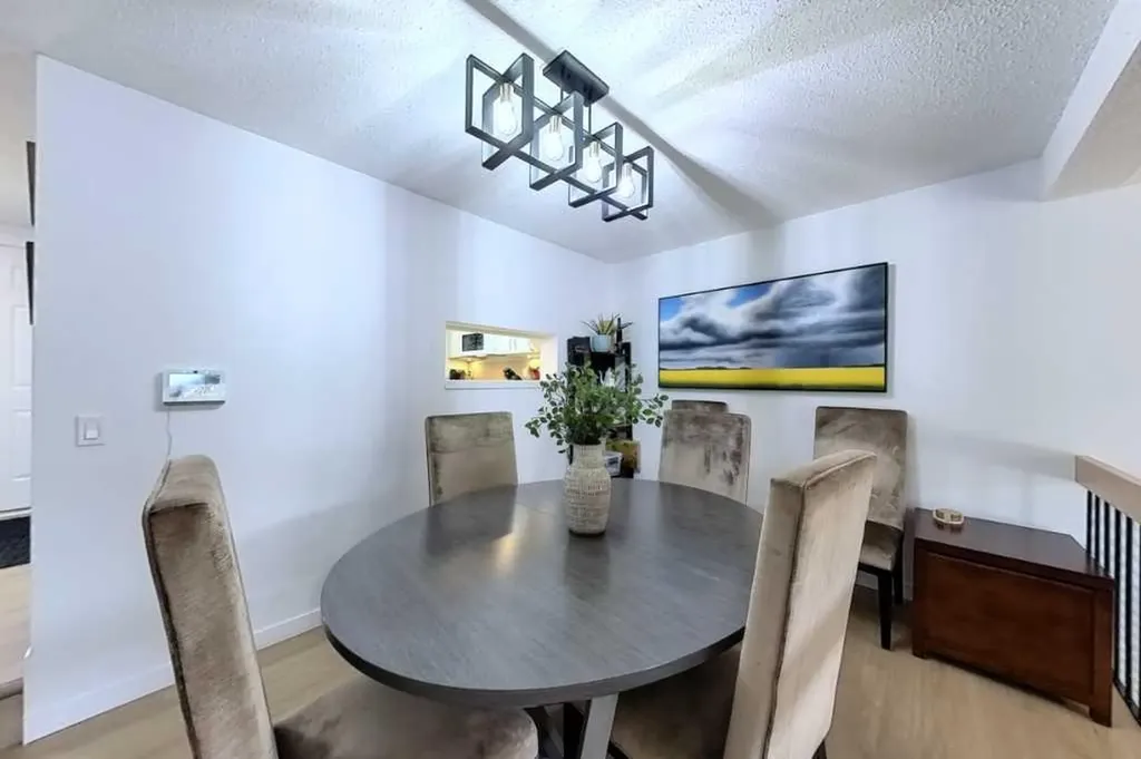 3131 63 Avenue SW Calgary AB T3E 6N4