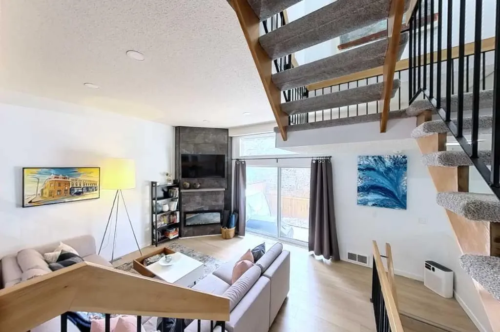 3131 63 Avenue SW Calgary AB T3E 6N4