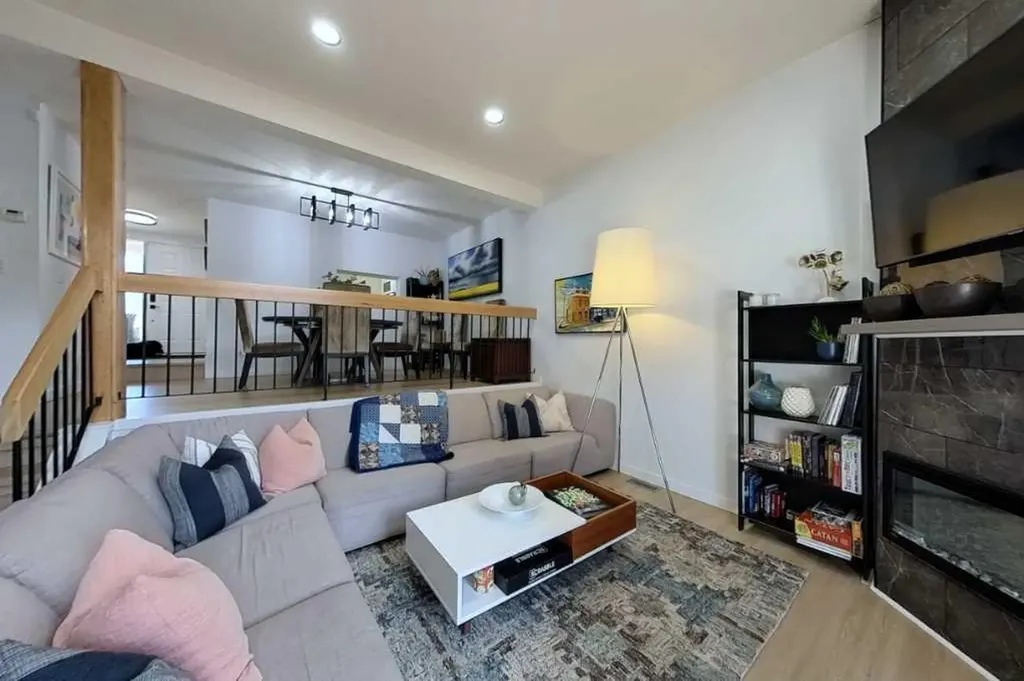 3131 63 Avenue SW Calgary AB T3E 6N4