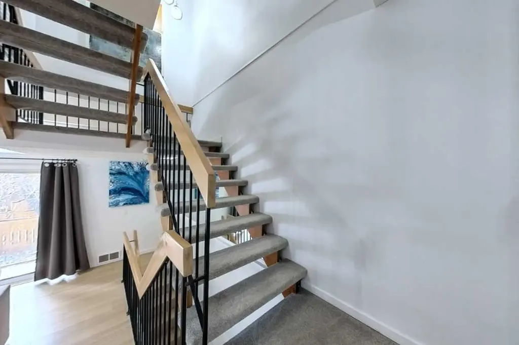 3131 63 Avenue SW Calgary AB T3E 6N4