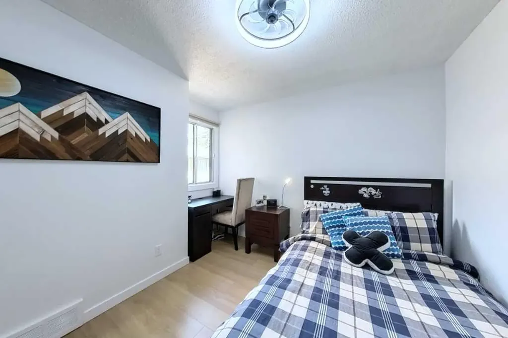 3131 63 Avenue SW Calgary AB T3E 6N4