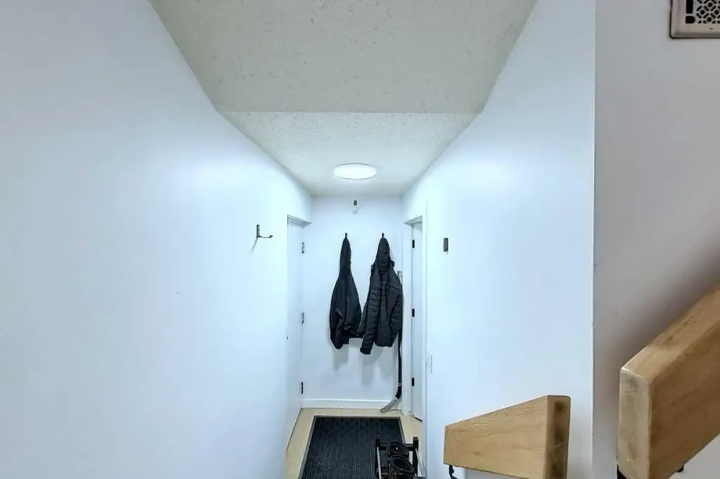3131 63 Avenue SW Calgary AB T3E 6N4