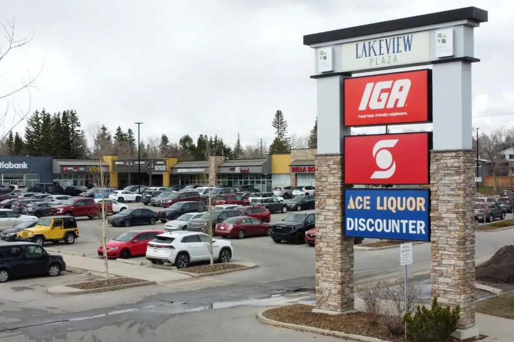 3131 63 Avenue SW Calgary AB T3E 6N4