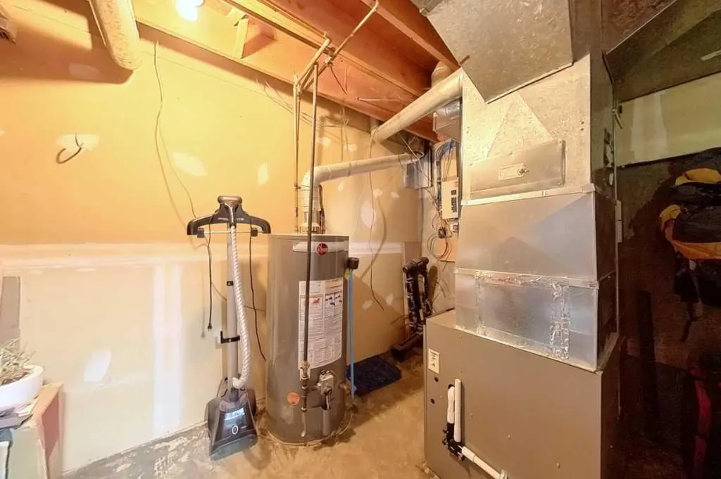 3131 63 Avenue SW Calgary AB T3E 6N4
