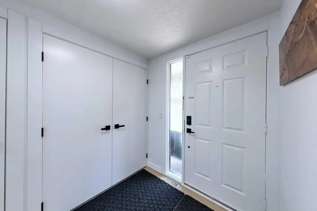 3131 63 Avenue SW Calgary AB T3E 6N4