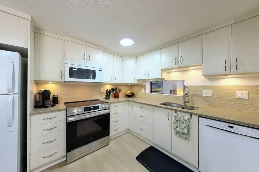 3131 63 Avenue SW Calgary AB T3E 6N4