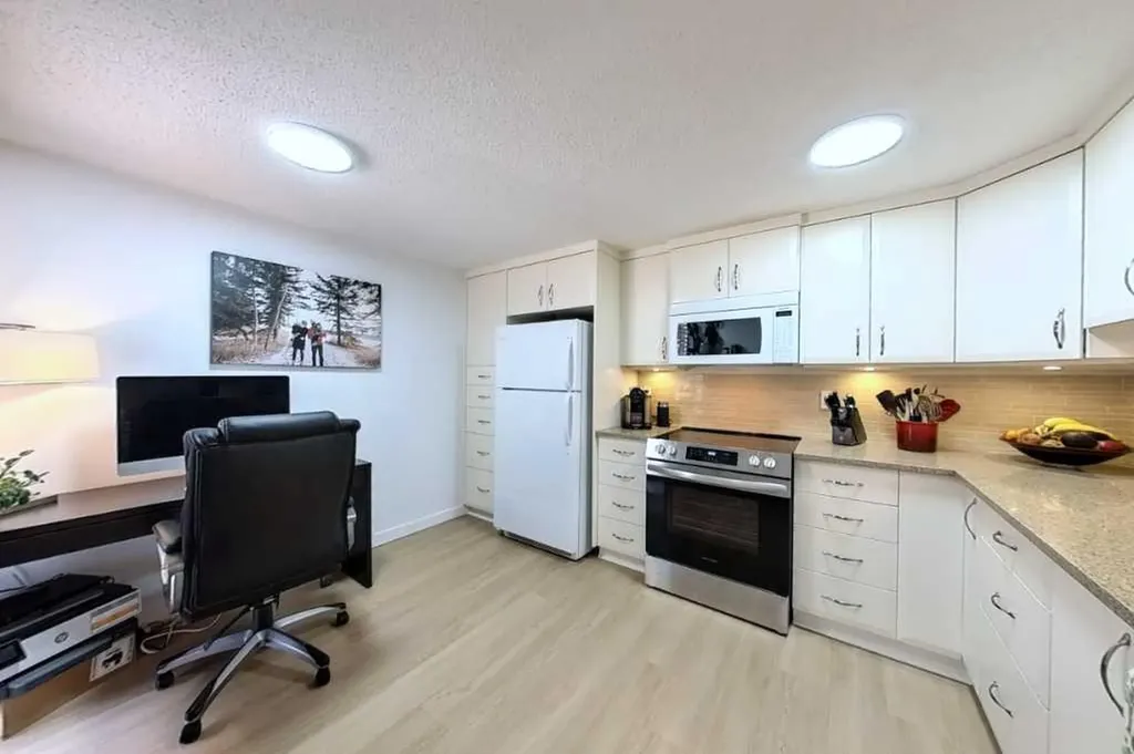 3131 63 Avenue SW Calgary AB T3E 6N4