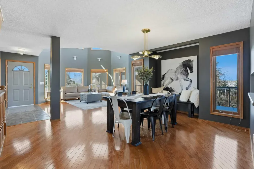 131 Edgebrook Circle NW Calgary AB T3A5A4
