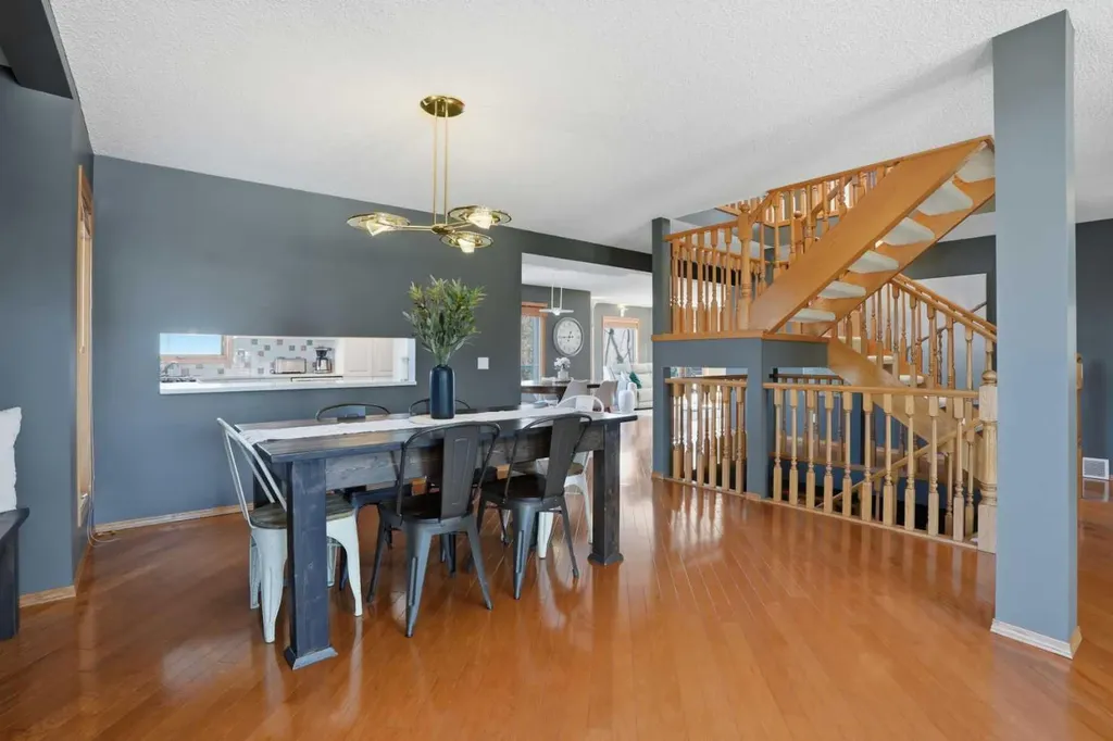 131 Edgebrook Circle NW Calgary AB T3A5A4