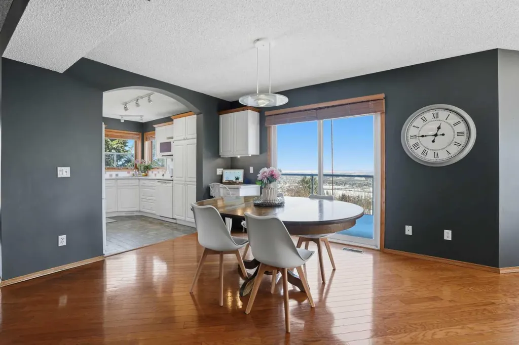 131 Edgebrook Circle NW Calgary AB T3A5A4