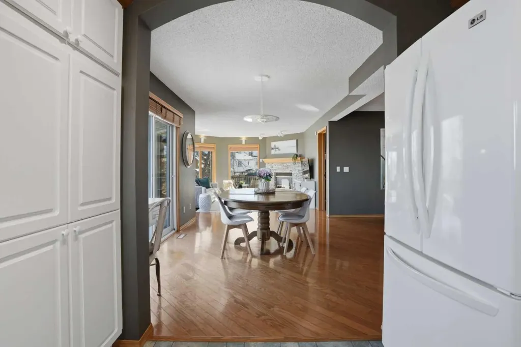 131 Edgebrook Circle NW Calgary AB T3A5A4
