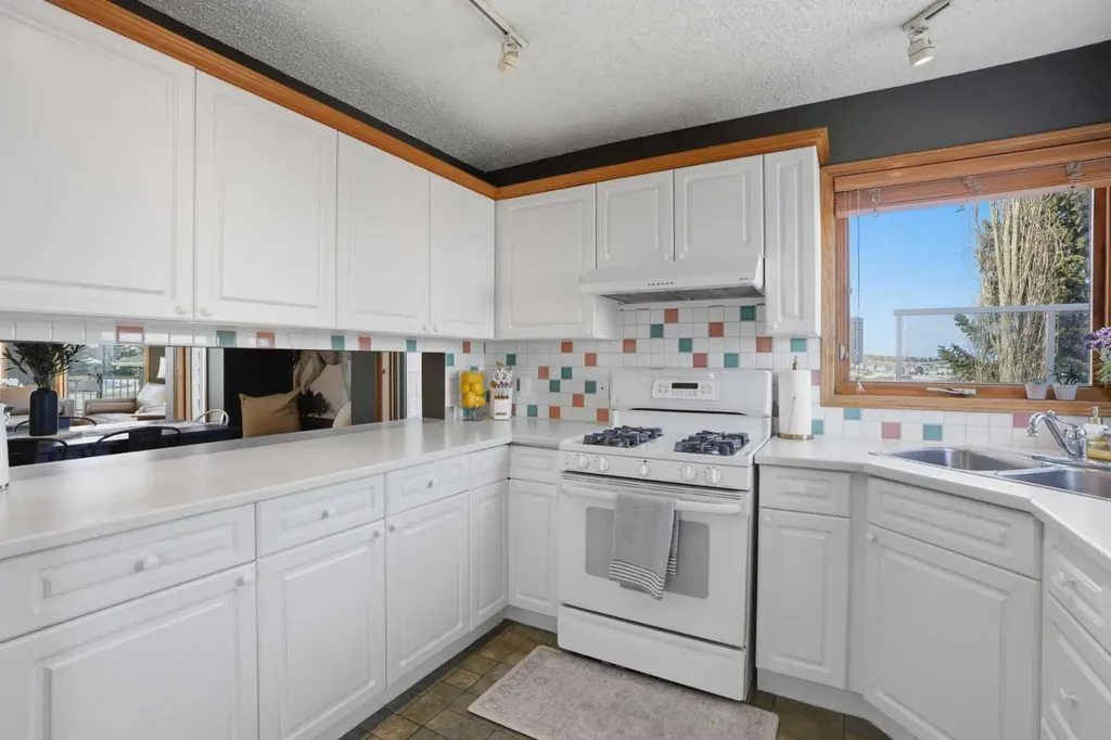 131 Edgebrook Circle NW Calgary AB T3A5A4