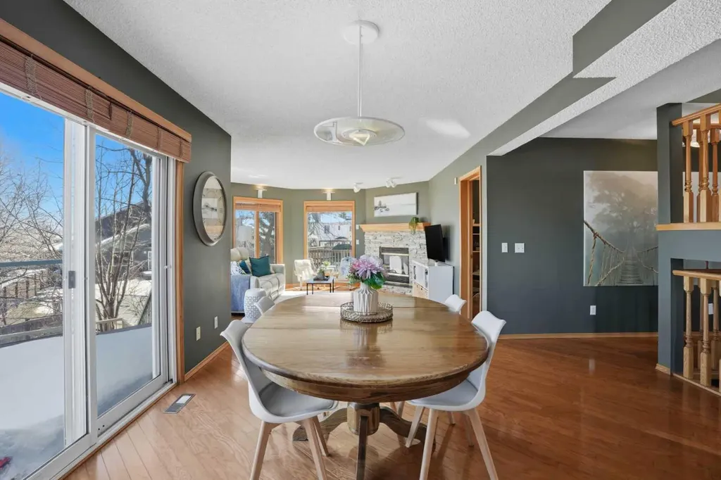 131 Edgebrook Circle NW Calgary AB T3A5A4