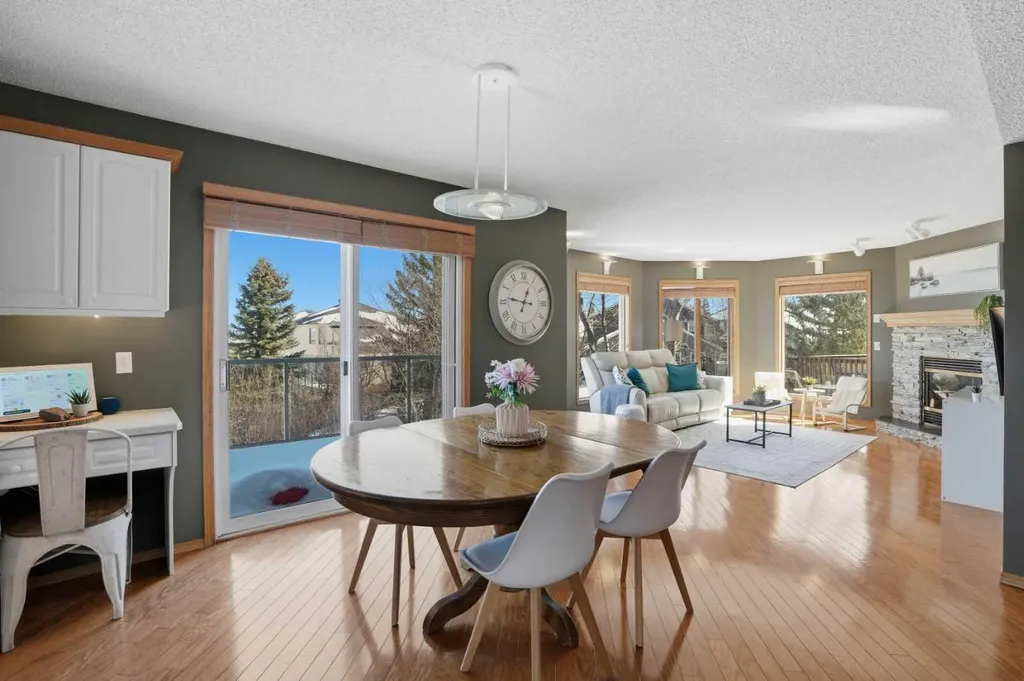 131 Edgebrook Circle NW Calgary AB T3A5A4