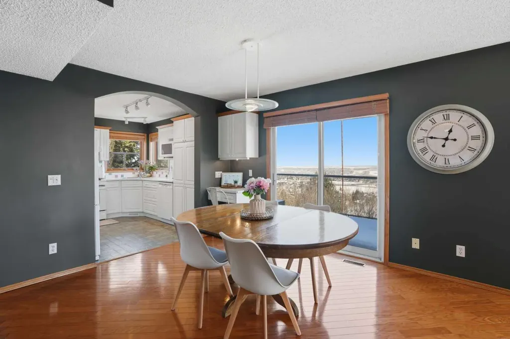 131 Edgebrook Circle NW Calgary AB T3A5A4