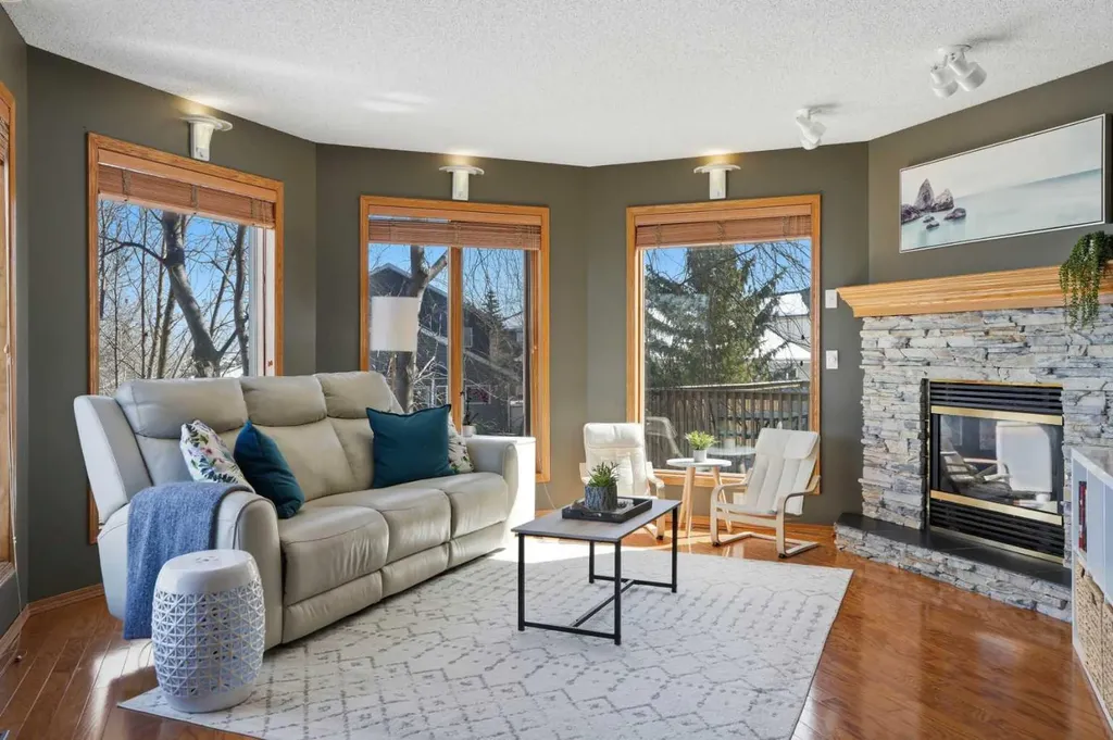 131 Edgebrook Circle NW Calgary AB T3A5A4