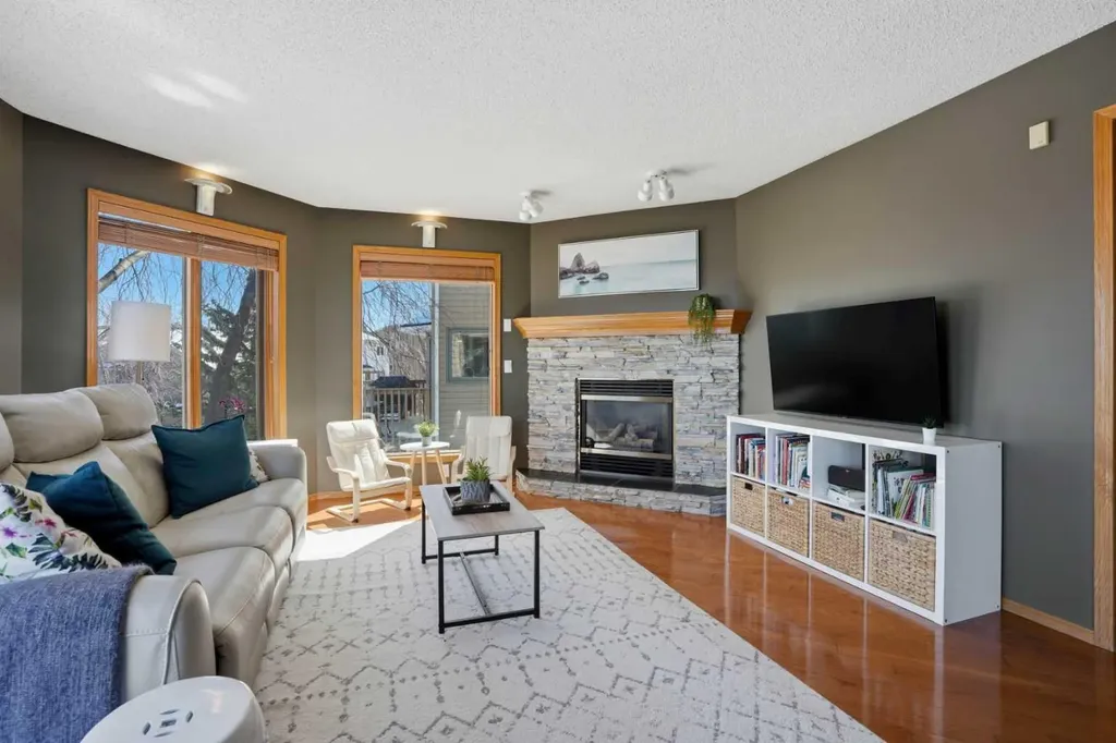 131 Edgebrook Circle NW Calgary AB T3A5A4