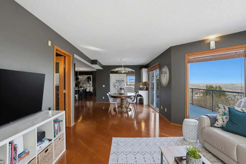 131 Edgebrook Circle NW Calgary AB T3A5A4