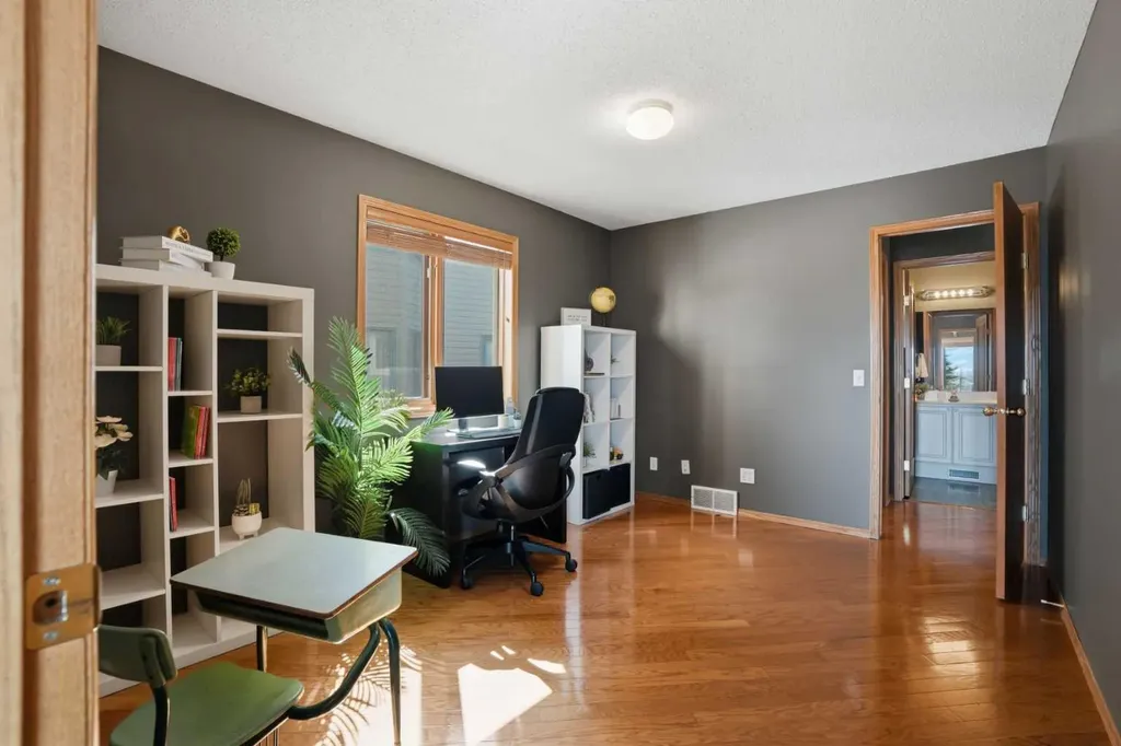 131 Edgebrook Circle NW Calgary AB T3A5A4