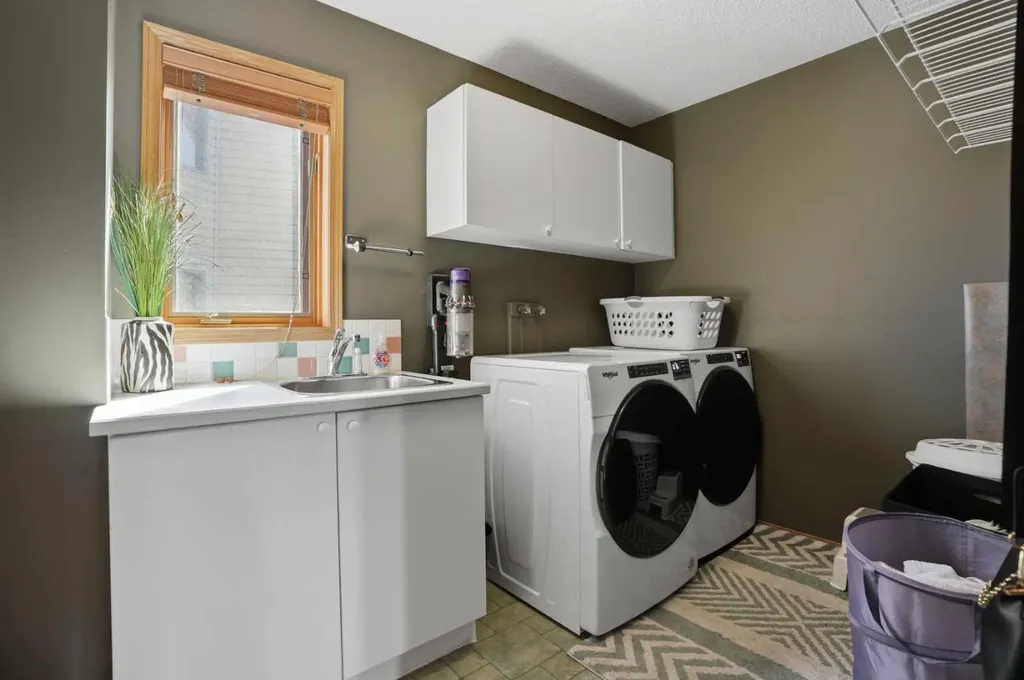 131 Edgebrook Circle NW Calgary AB T3A5A4