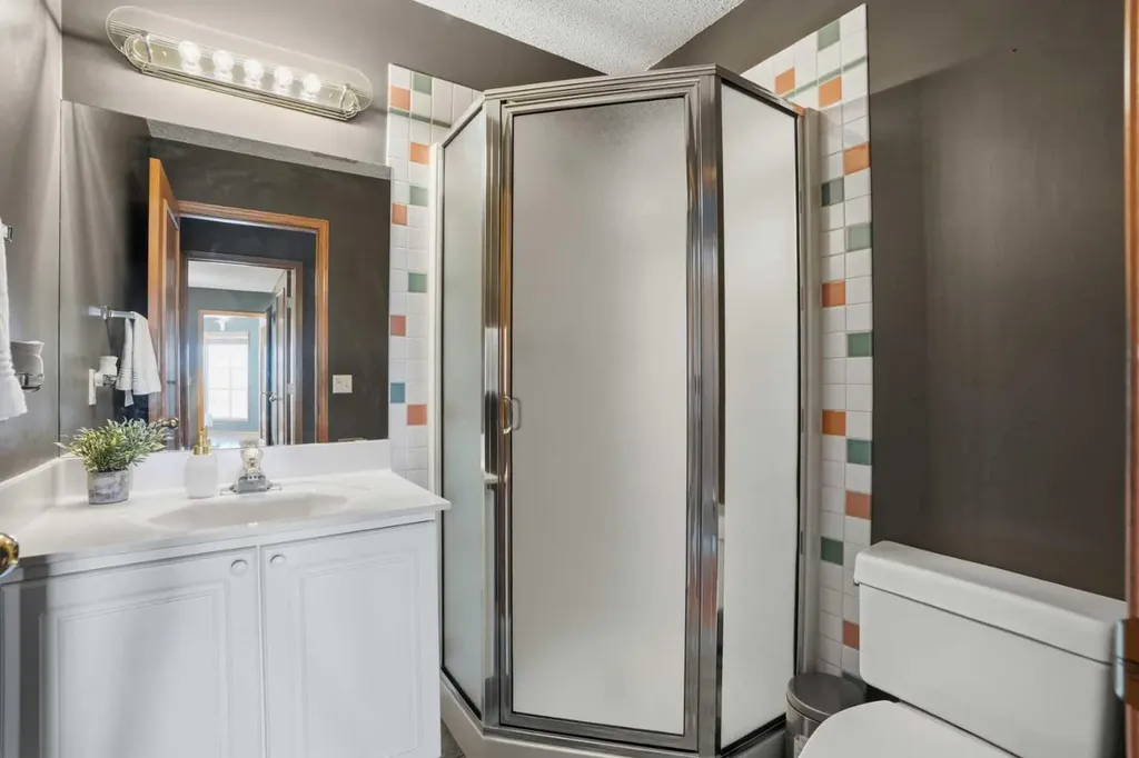 131 Edgebrook Circle NW Calgary AB T3A5A4
