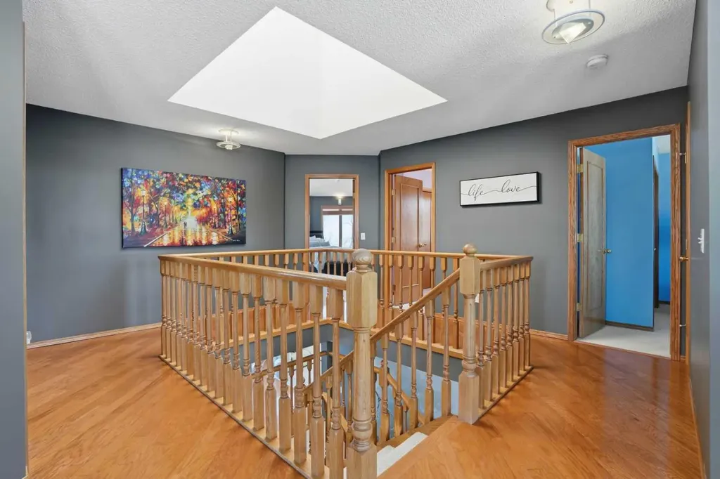 131 Edgebrook Circle NW Calgary AB T3A5A4