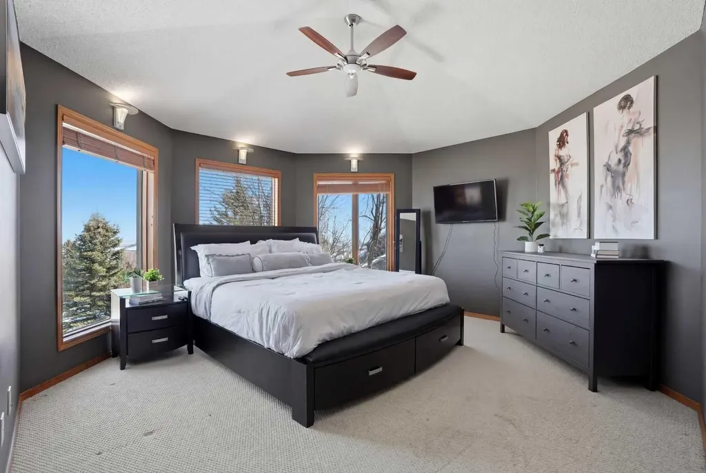 131 Edgebrook Circle NW Calgary AB T3A5A4