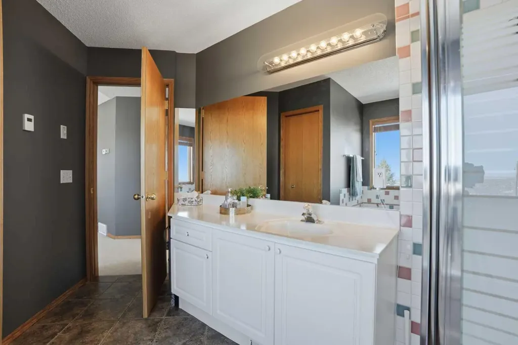 131 Edgebrook Circle NW Calgary AB T3A5A4