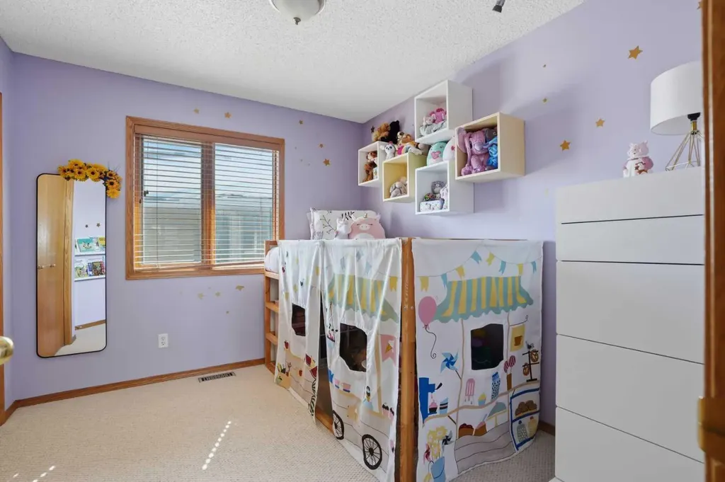 131 Edgebrook Circle NW Calgary AB T3A5A4